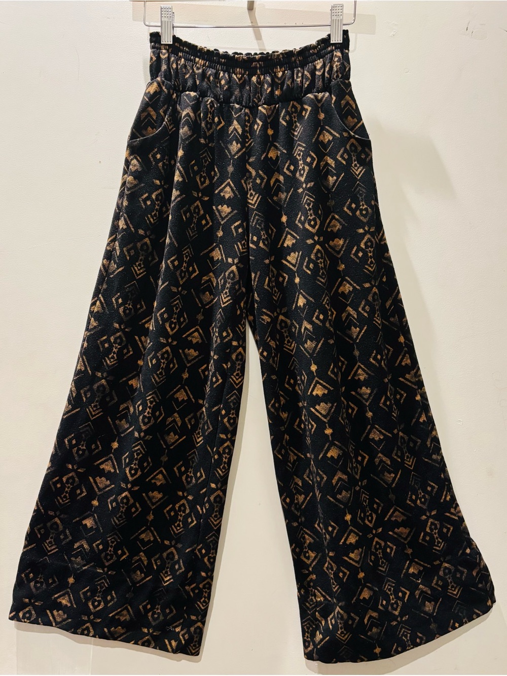 MOSSIMO Black and Gold Pattern Wide-Leg Palazzo Pants.